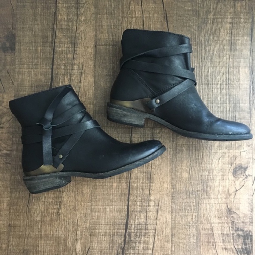 Matisse Blazer Leather Ankle Wrap Ankle Moto Boots in Black Leather size 6.5